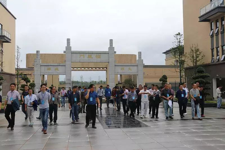 自貢衡中|62名校長來?？疾煊^摩